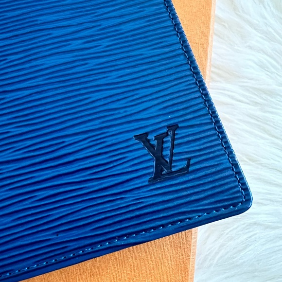 Authentic Louis Vuitton Card Holder - Picture 3 of 9